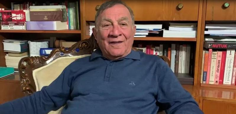 Seyhan Belediye Başkanı Akay’a iftarda yumurtalı saldırı