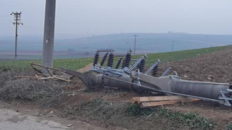 Beton elektrik direği dikmek isterken akıma kapılıp ağır yaralandı