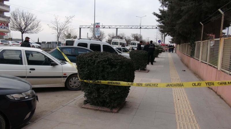 Polis memuru tartıştığı hemşire eşini öldürüp, arkadaşını yaraladı