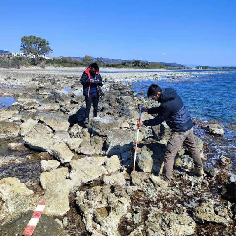 Datçada deniz çekilince görünen liman kalıntılarında belgeleme çalışmaları başladı