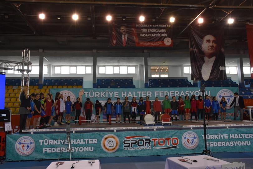 Yıldızlar Kulüpler Türkiye Halter Şampiyonası Kırıkkalede başladı