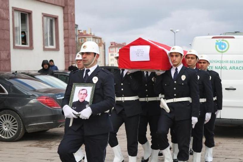 Görevde kalp krizi geçiren polis memuru, hayatını kaybetti