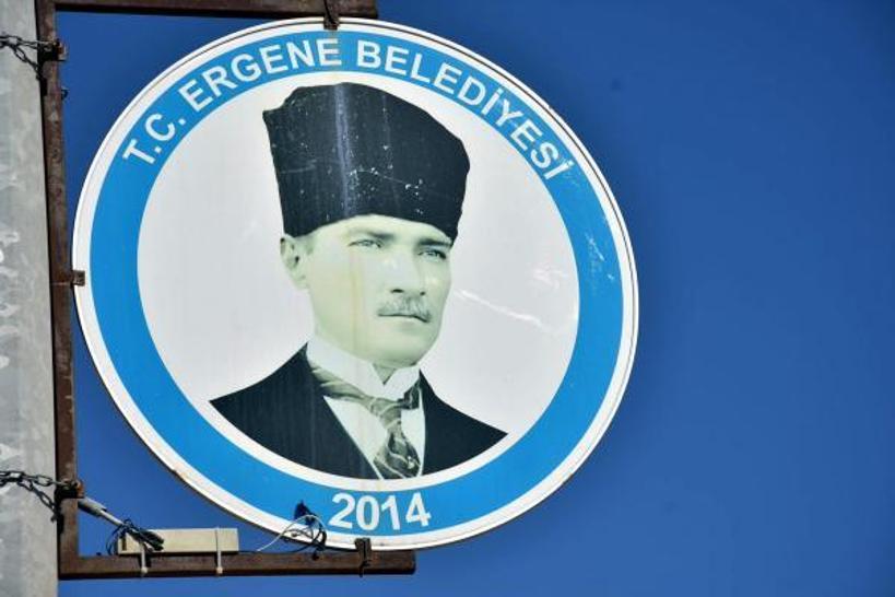 Atatürk resimli belediye tabelalarını kıran şüpheli gözaltında