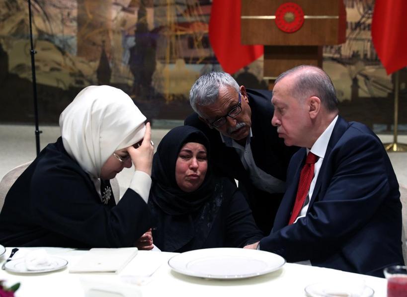 Cumhurbaşkanı Erdoğan, şiddet mağduru kadınların yakınlarıyla iftar yaptı