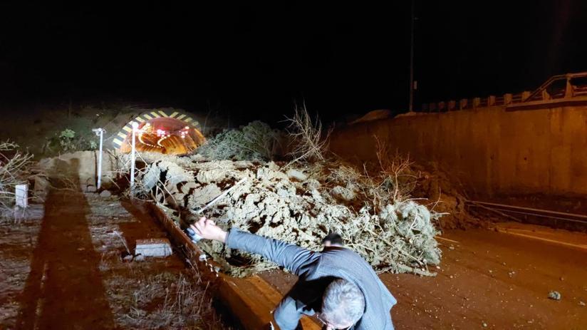 Bolu Dağında toprak kayması, TEM yolu trafiğe kapandı
