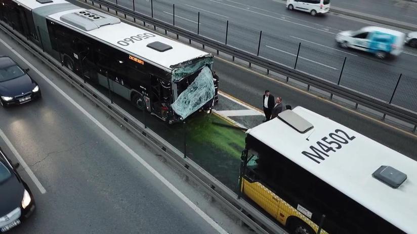 Beylikdüzünde iki metrobüs çarpıştı