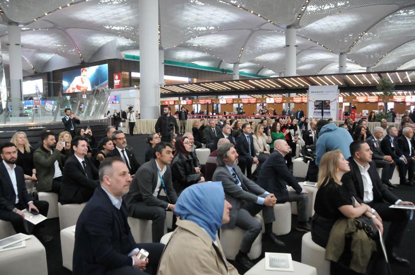 İstanbul Havalimanı’nda 37,7 metrelik heykelin açılışı yapıldı