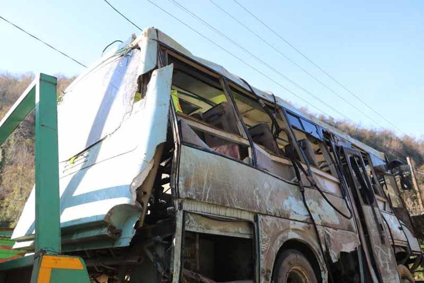 1 öğrencinin öldüğü, şoför ve 18 öğrencinin yaralandığı kazada, servisin muayenesi yokmuş