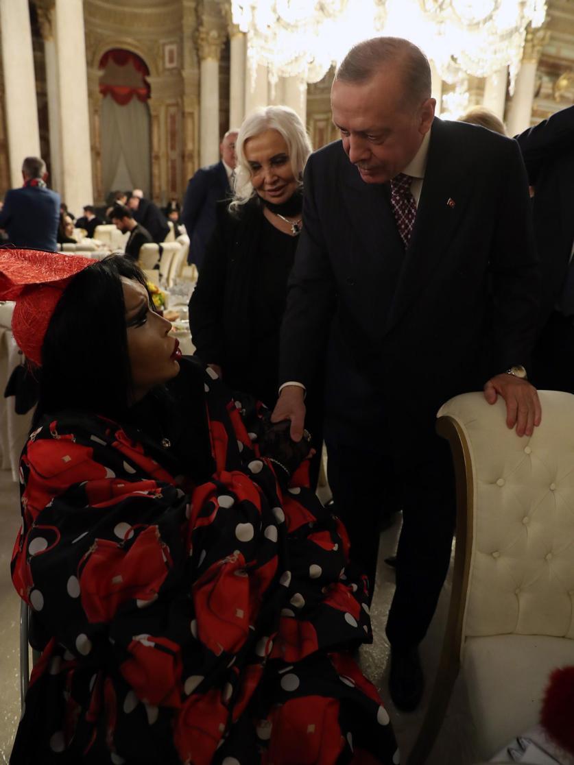Cumhurbaşkanı Erdoğan, sanatçılarla iftar programında buluştu