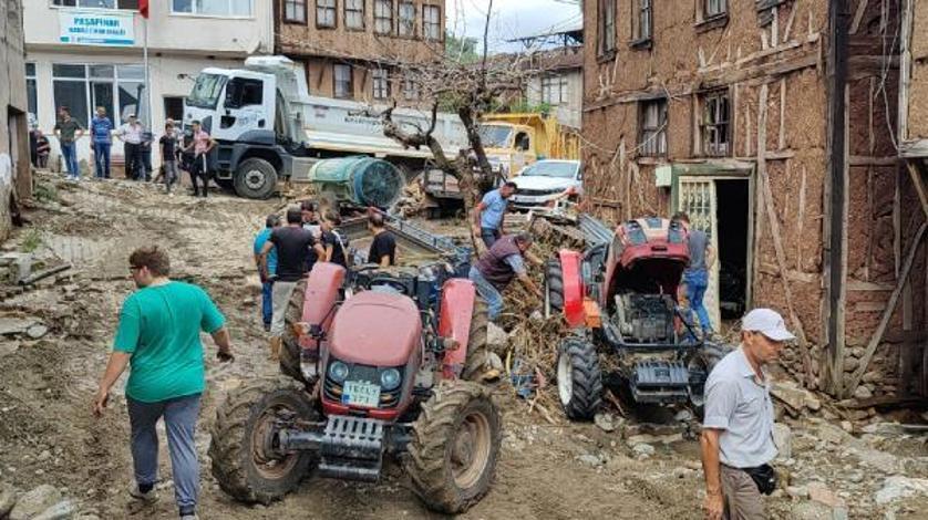 Bursada sağanak; işçilerin kaldığı 80 çadırı su bastı