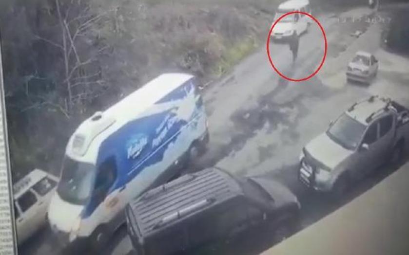 Minibüsün altında kalan görme engelli, hayatını kaybetti