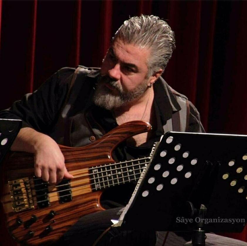 Müzisyen Hakan Yelbiz, toprağa verildi