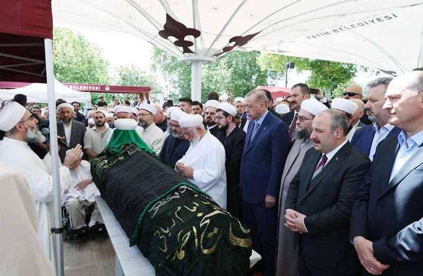 Cumhurbaşkanı Erdoğan Mahmut Ustaosmanoğlunun cenazesine katıldı