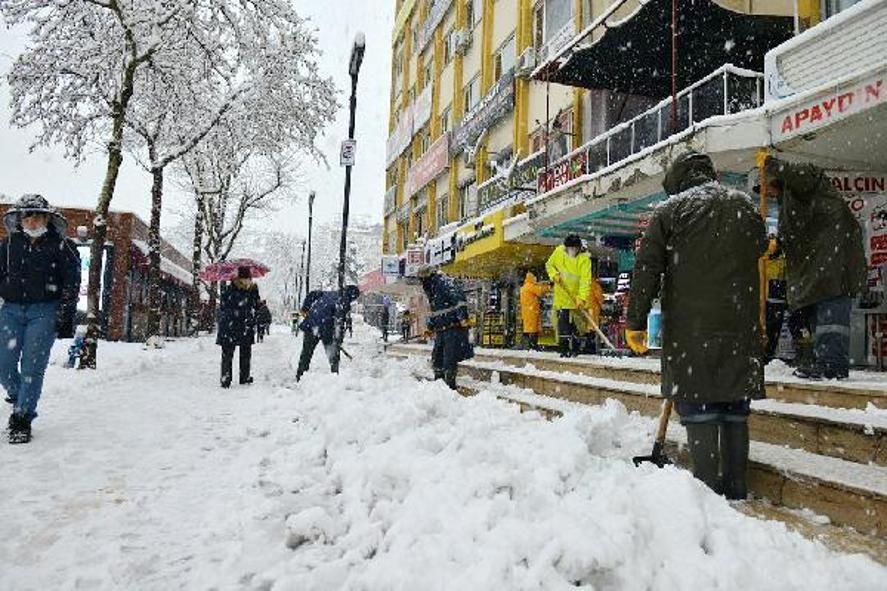 Ispartada 2 günde yağan kar, 1 ayda beklenen yağış miktarını geride bıraktı
