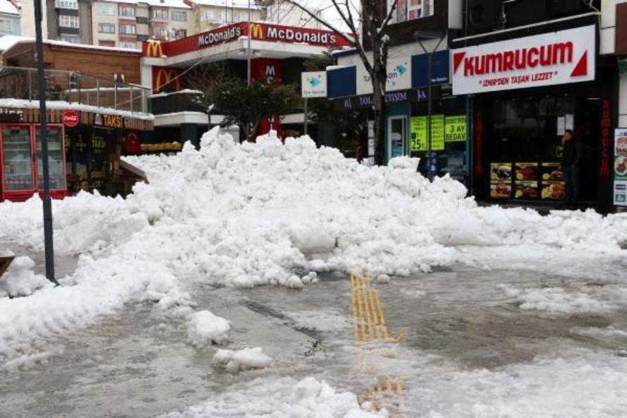 Ispartada 2 günde yağan kar, 1 ayda beklenen yağış miktarını geride bıraktı
