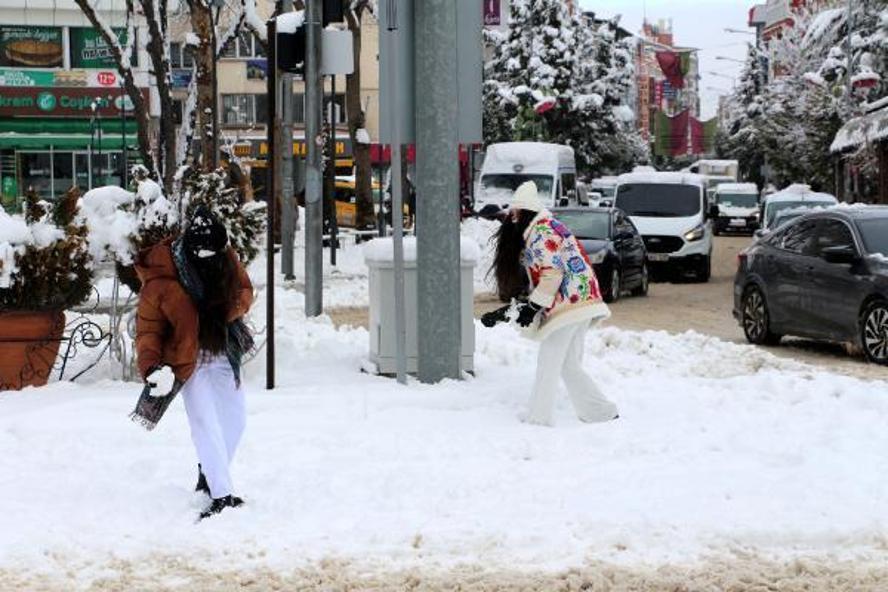 Ispartada 2 günde yağan kar, 1 ayda beklenen yağış miktarını geride bıraktı
